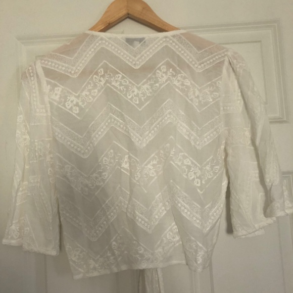 Lilyful Front TIe White Elbow Length Sleeve Summer Top - Picture 2 of 4